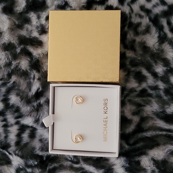 MK Signature Logo Engraved Heart Studs Gold-tone NIB Style# MKJX7792 - Picture 12 of 16